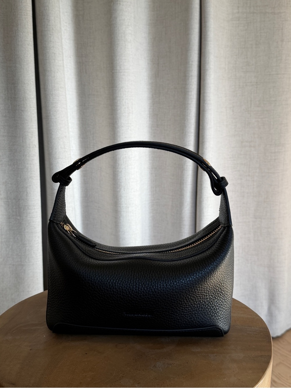 The Horse Harri Bag - Black Pebbled Leather Shoulder Bag with Gold Hardware - Picture 2 of 7